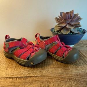 COPY - Keen Toddler size 7 closed toed waterproof sandals.